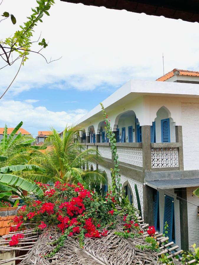 Sunflower Stay And Surf Canggu Zewnętrze zdjęcie
